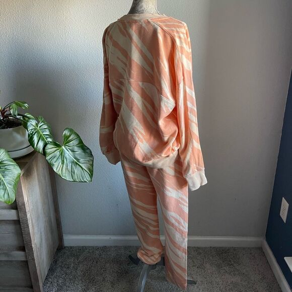 Sweaty Betty Essentials Sweatshirt & Pocket Joggers - Nectarine Orange Tie Dye - Picture 11 of 11